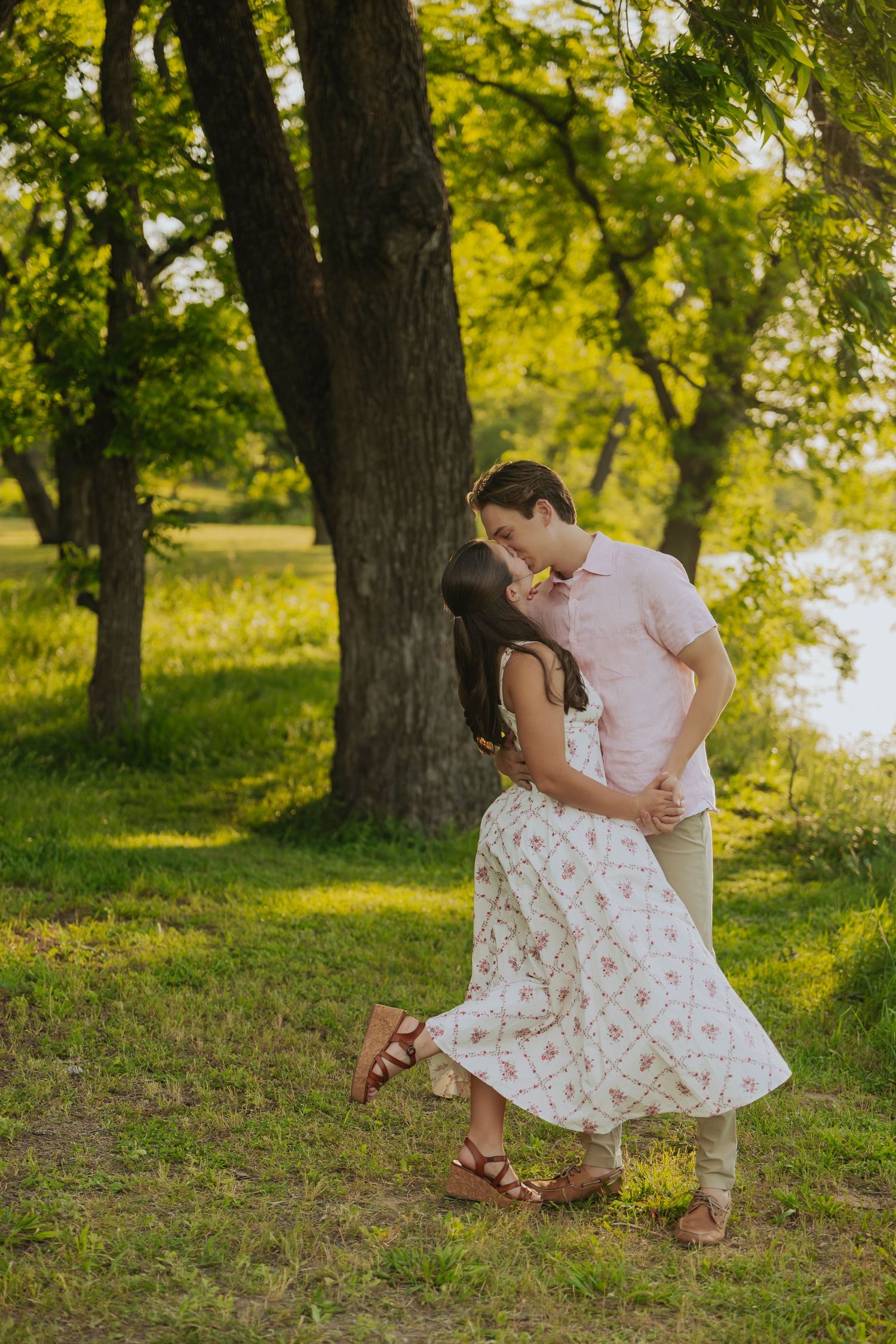 Christmas pictures of couple in the Woodlands, TX