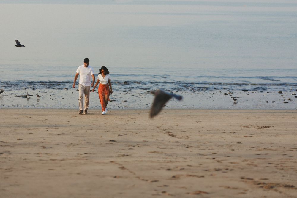 An adorable couple at Marine drive for an elegant couple shoot