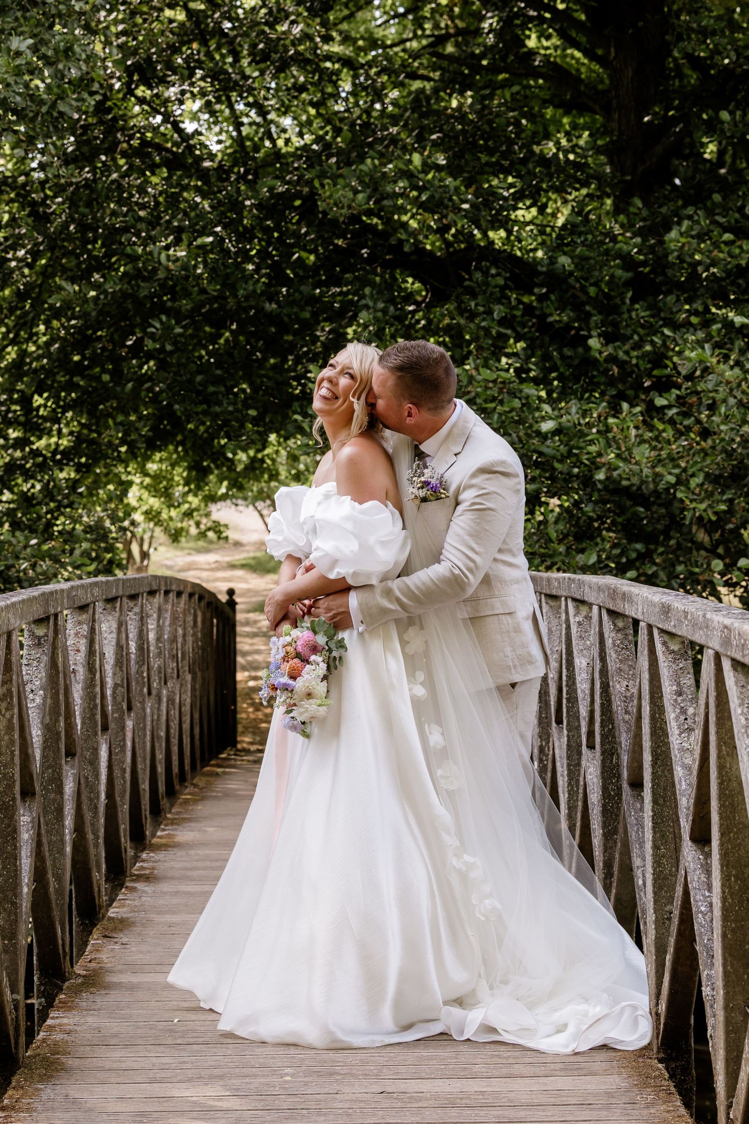 Wedding couple Chiddingstone Castle
