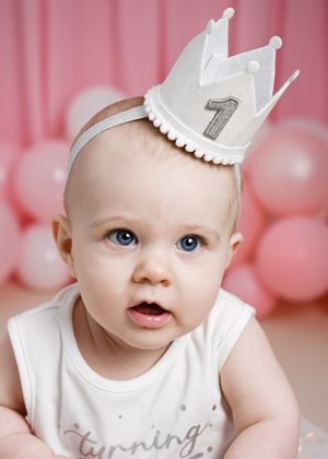 cakesmash milestone baby portrait photo ashford kent based photographer in studio