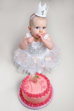 cakesmash milestone baby portrait photo ashford kent based photographer in studio