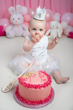 cakesmash milestone baby portrait photo ashford kent based photographer in studio