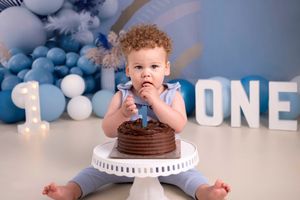 Cakesmash portrait photo ashford  kent based photographer in studio