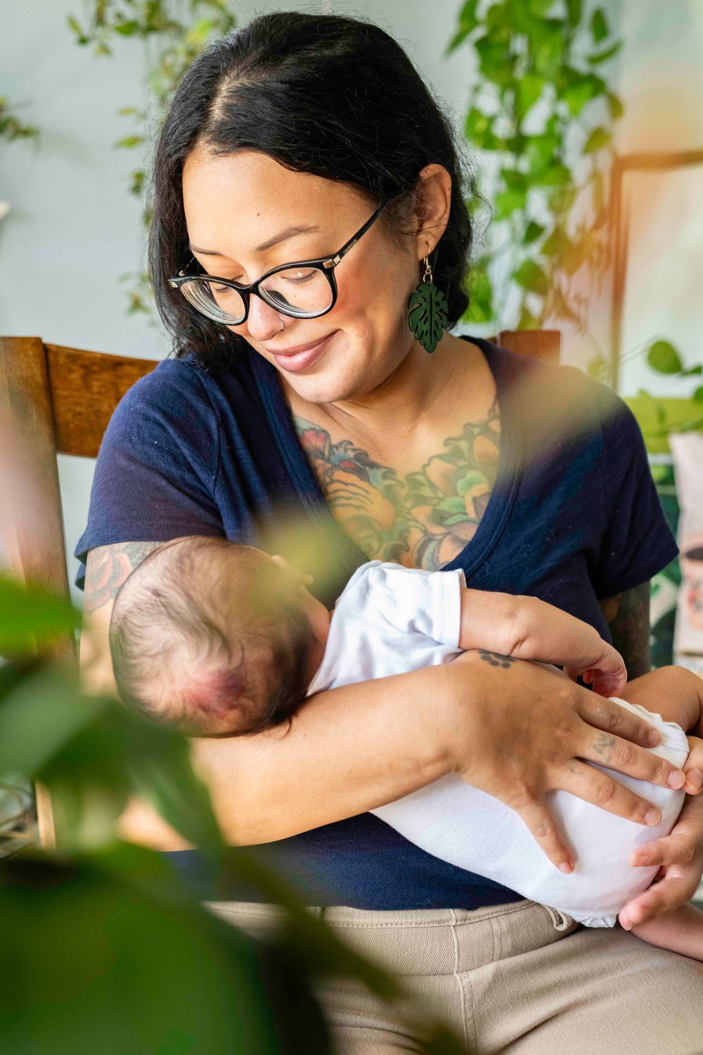 lifestyle in home newborn session baby and mom