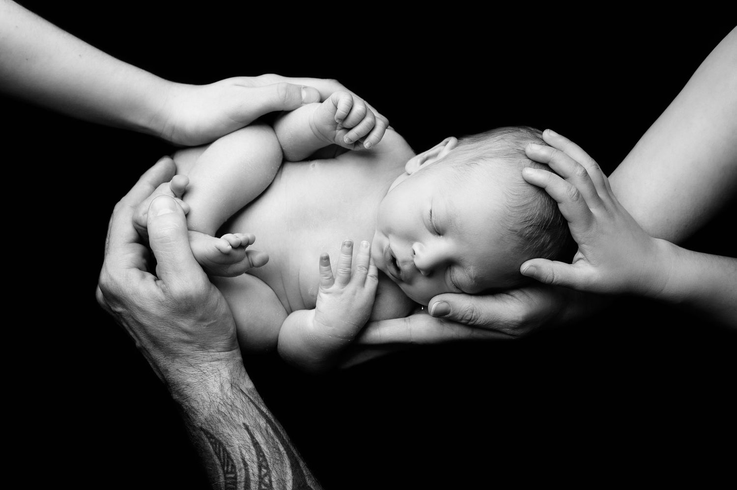 Newborn posing by kara jade photography