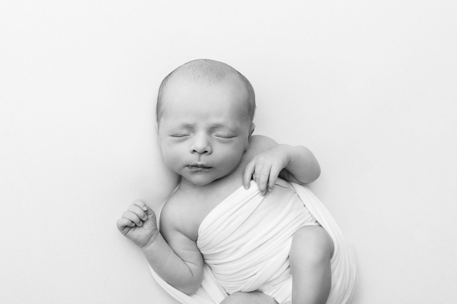 Newborn posing by kara jade photography