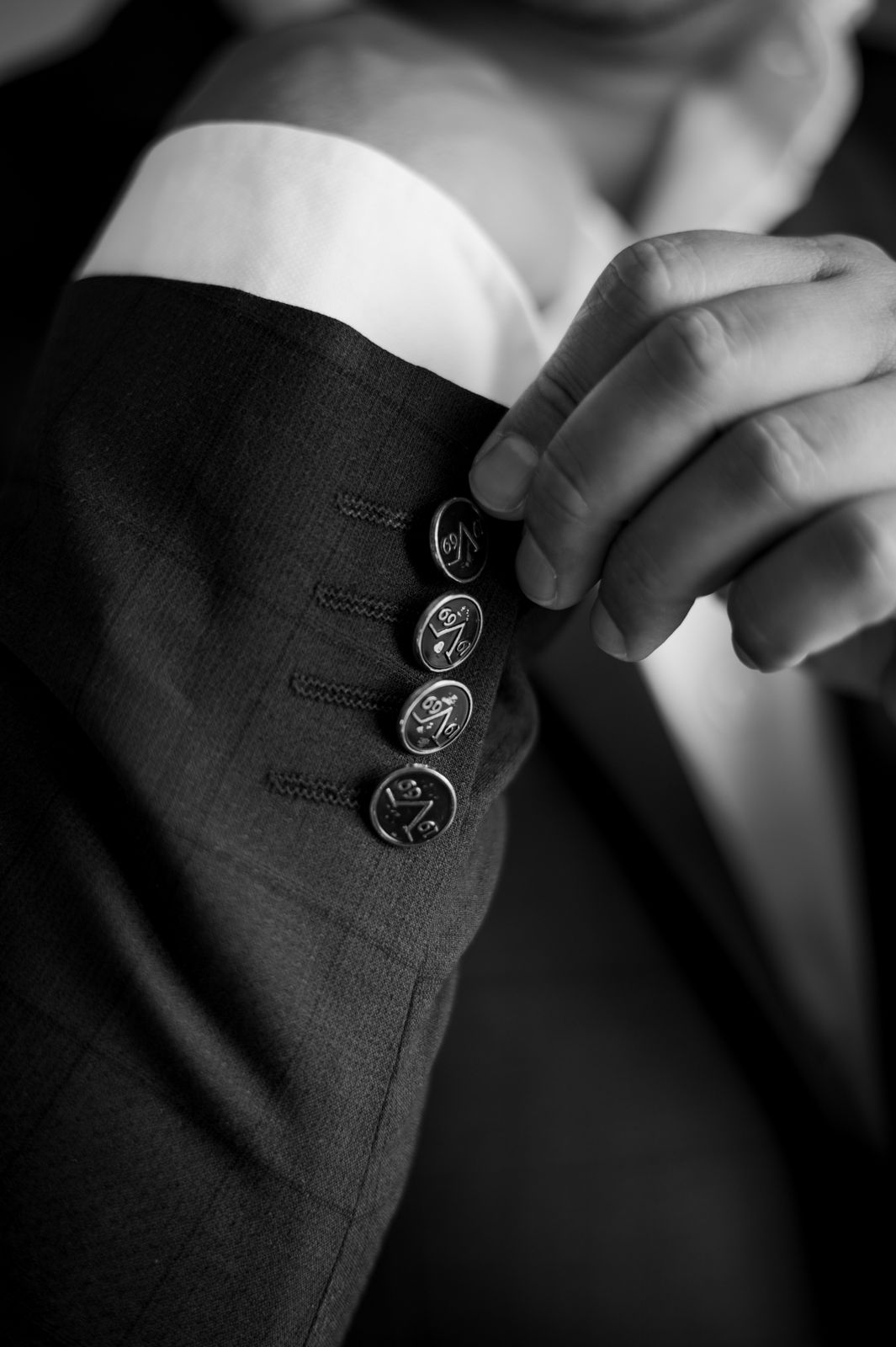 top Santorini elopement photographer