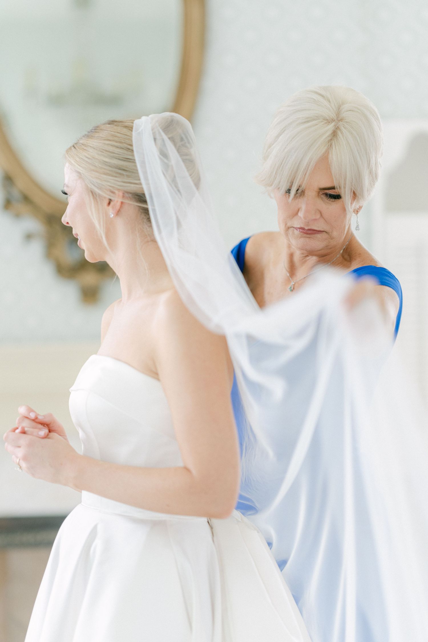 Woodbine Mansion Round Rock Austin Texas Winter Wedding Fine Art Editorial Photography  Family Portraits godmother bride