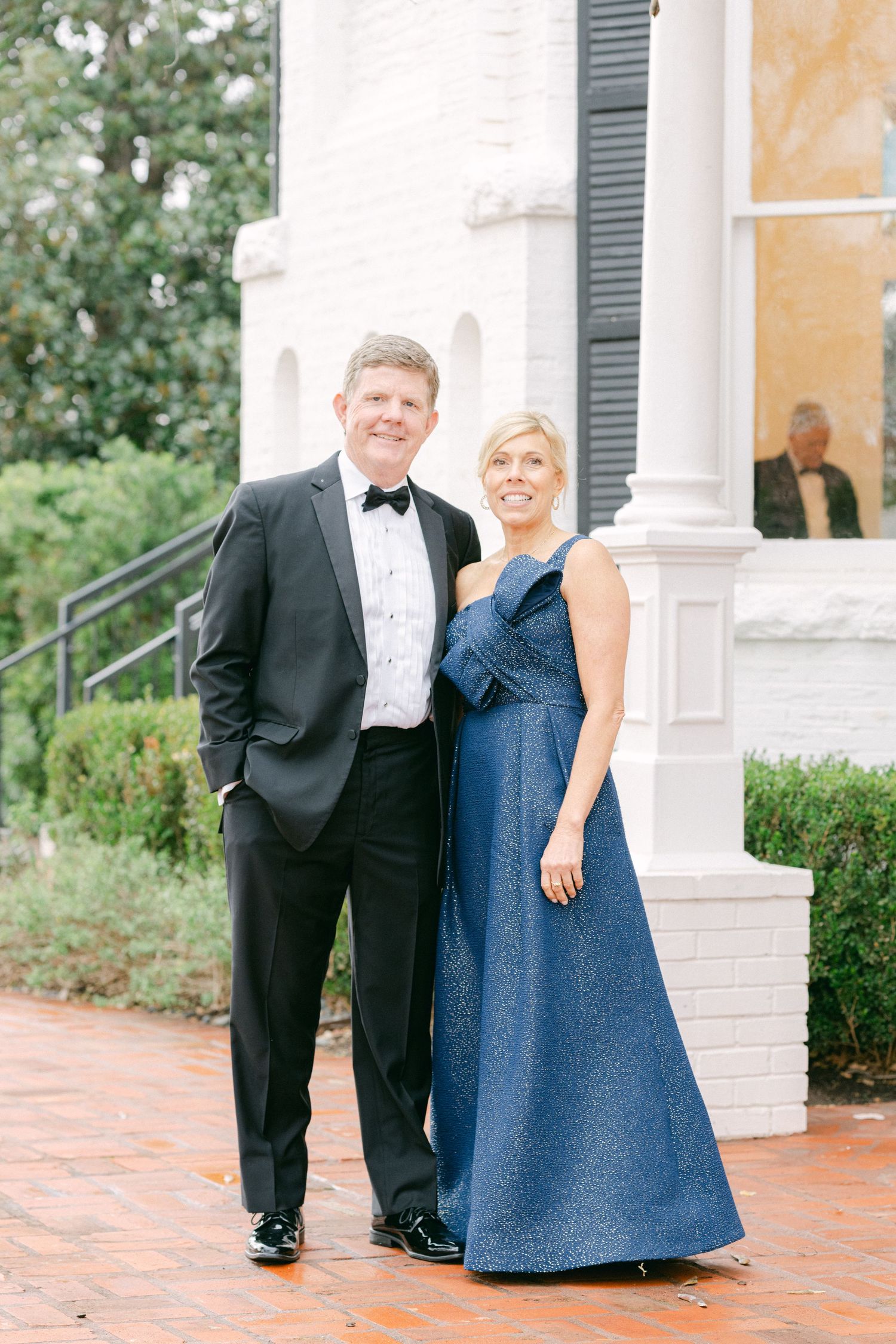 Woodbine Mansion Round Rock Austin Texas Winter Wedding Fine Art Editorial Photography  Family Portraits grooms parents