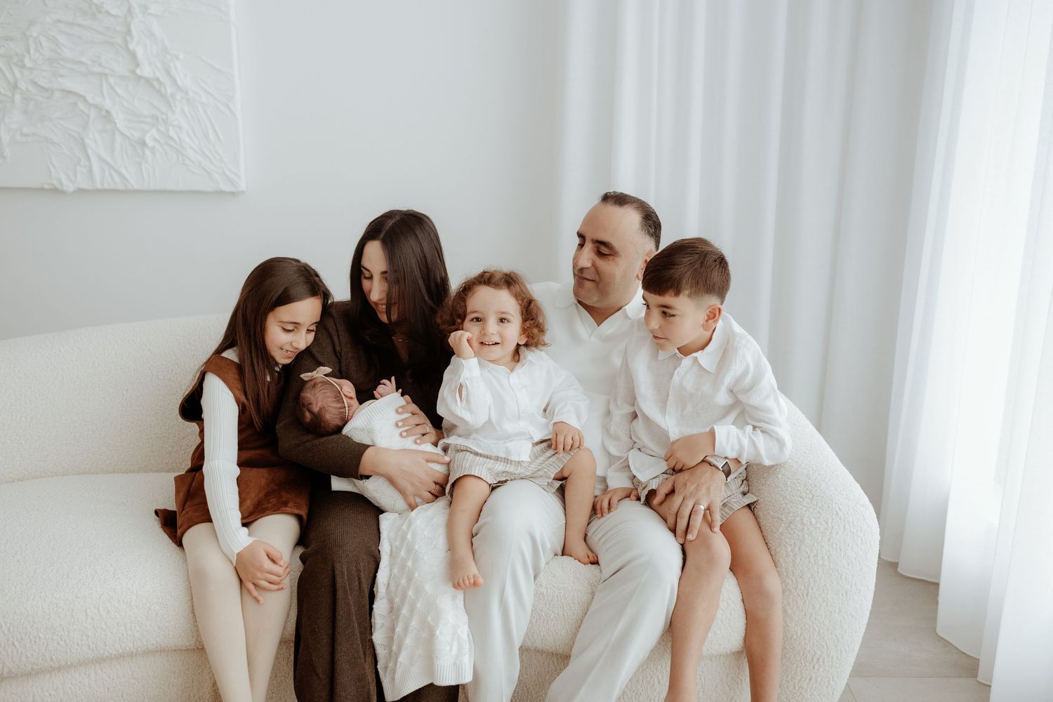Sydney newborn, maternity and family photographer based near Guildford, offering relaxed in-home sessions across. Mobile photographer