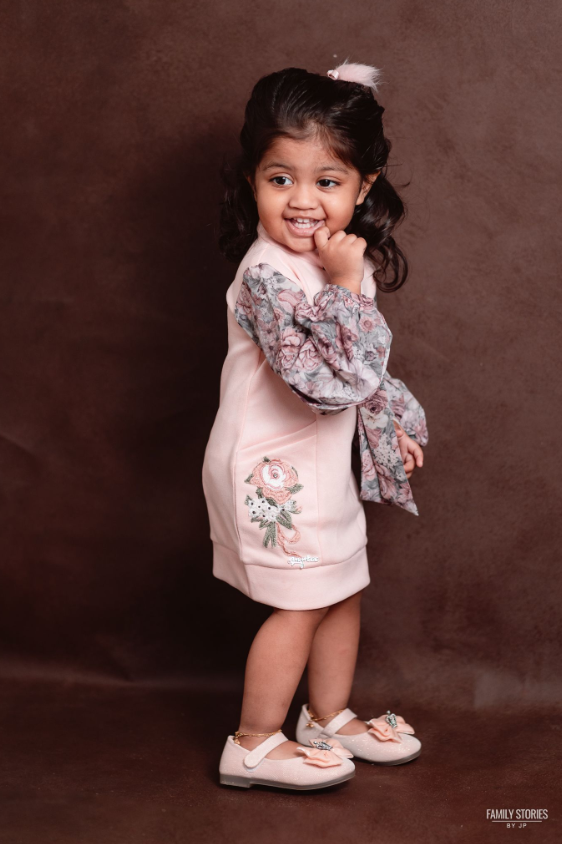 baby model poses
