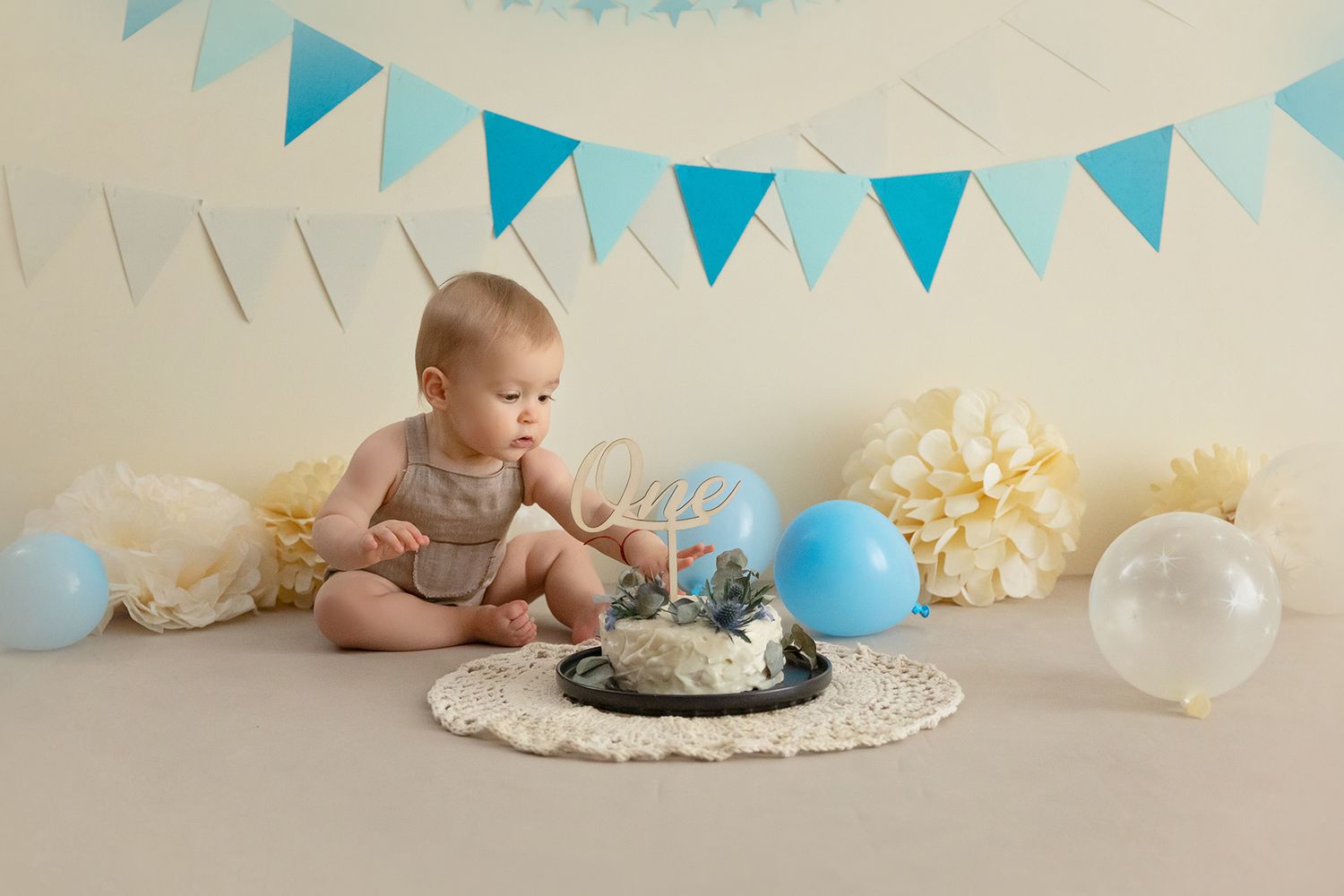 Sedinta foto cake smash Timisoara - studio fotograf Madalina Craciun