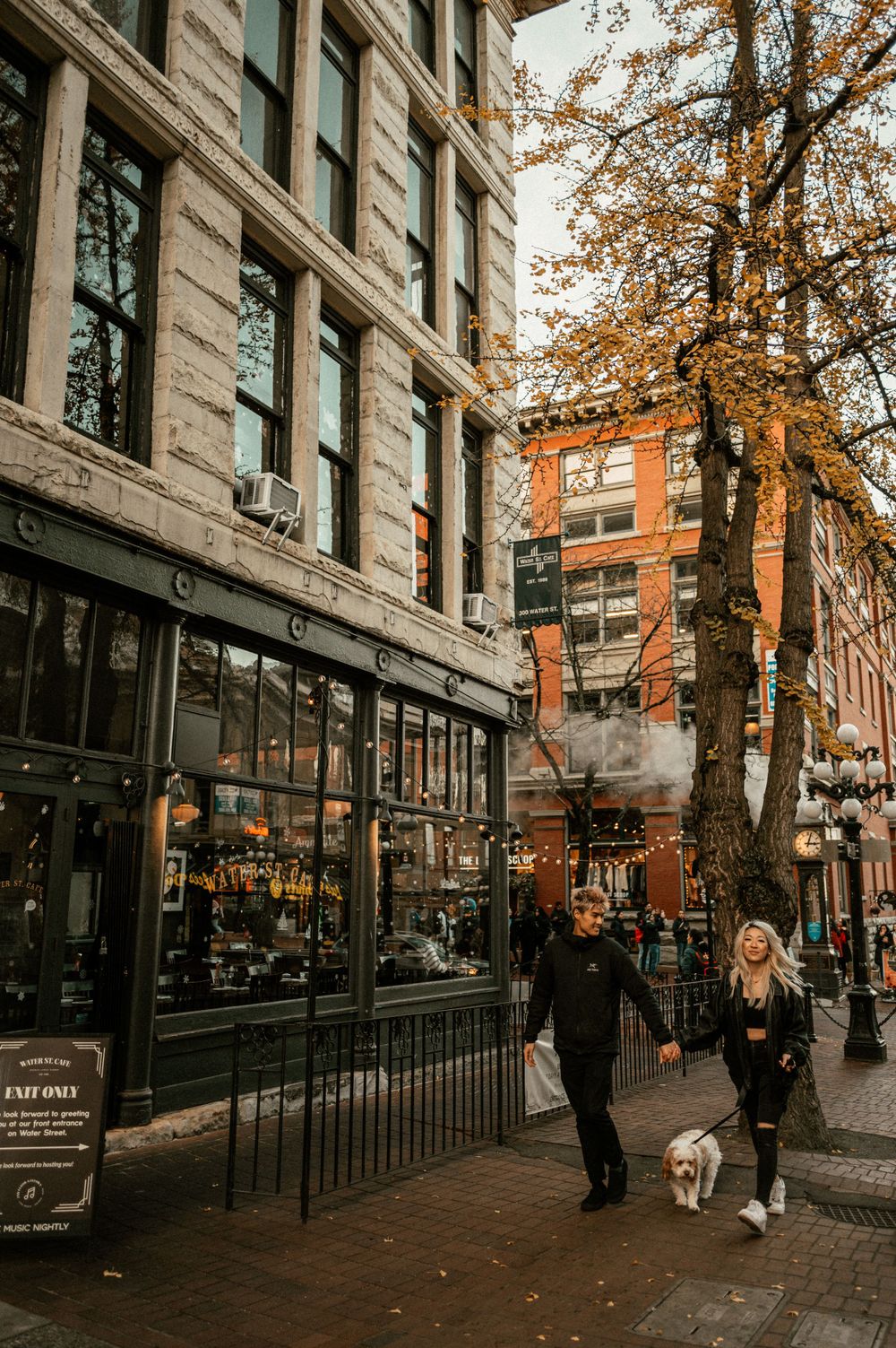 Downtown Urban Fun Lifestyle Outdoor Couple Photoshoot in Vancouver by Marina Dams