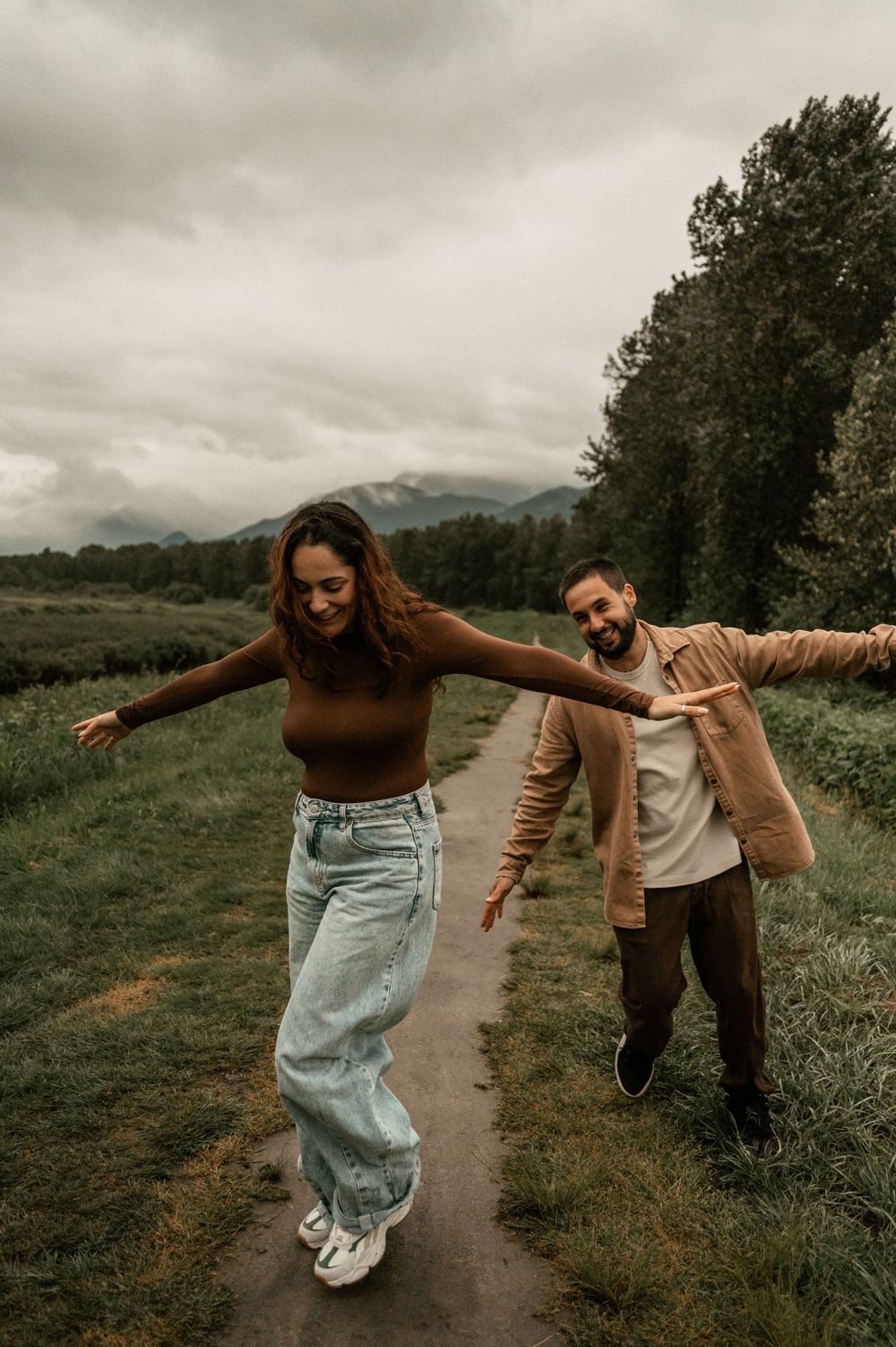 Romantic Lifestyle Outdoor Couple Photoshoot in Vancouver by Marina Dams