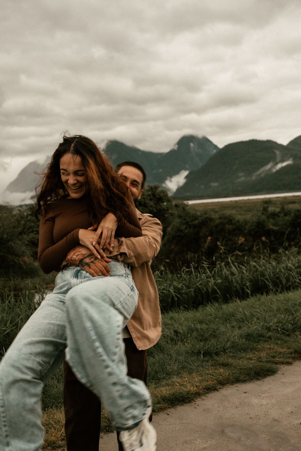 Romantic Lifestyle Outdoor Couple Photoshoot in Vancouver by Marina Dams