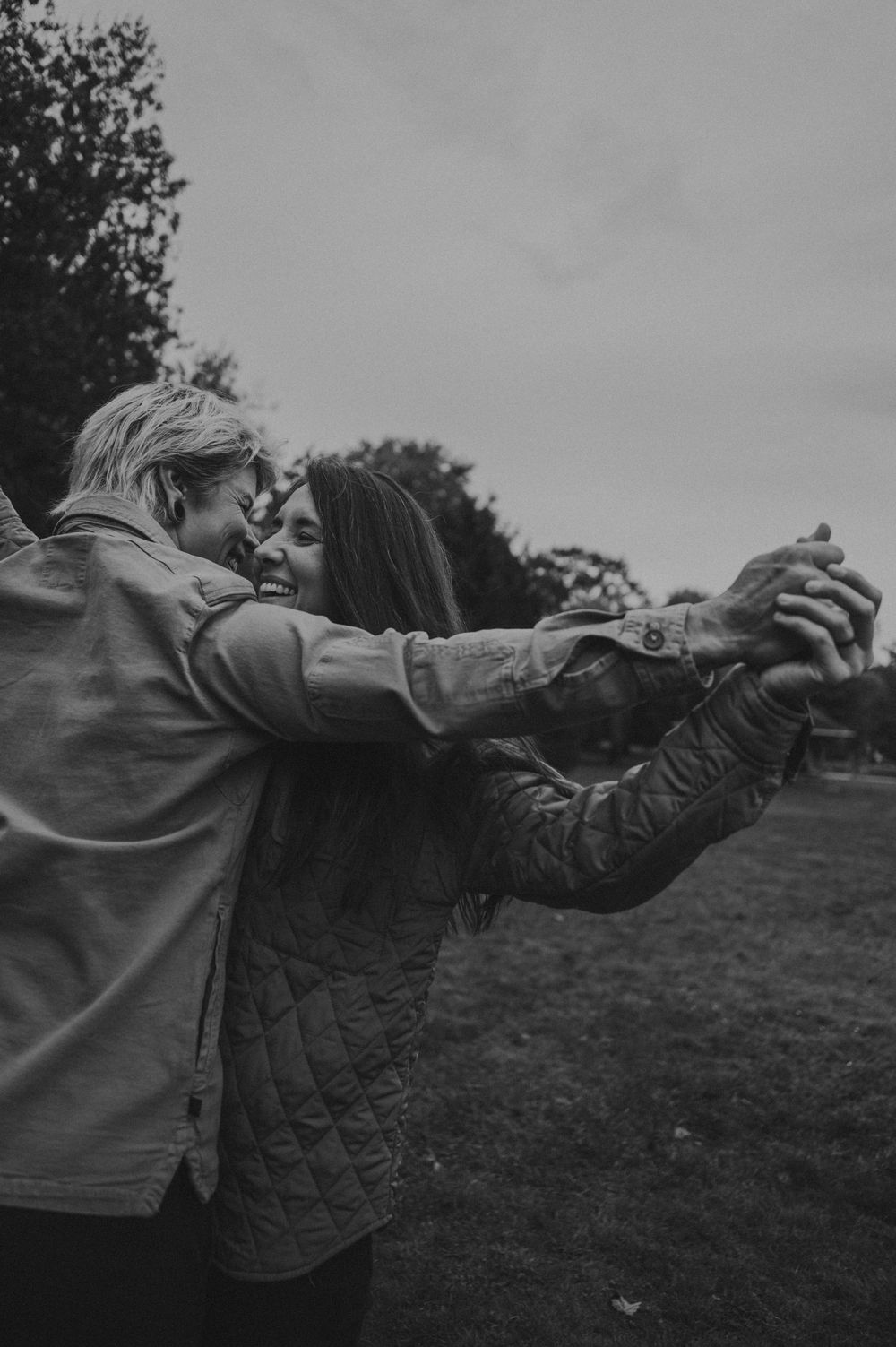 Black and White Creative Fun Lifestyle Outdoor Couple Photoshoot in Vancouver by Marina Dams