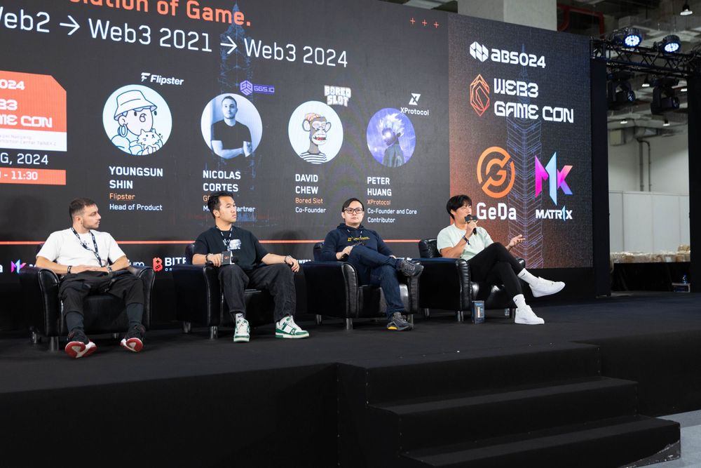 Four panelists discuss Web2 to Web3 gaming evolution at Web3 Game Con 2024 conference.