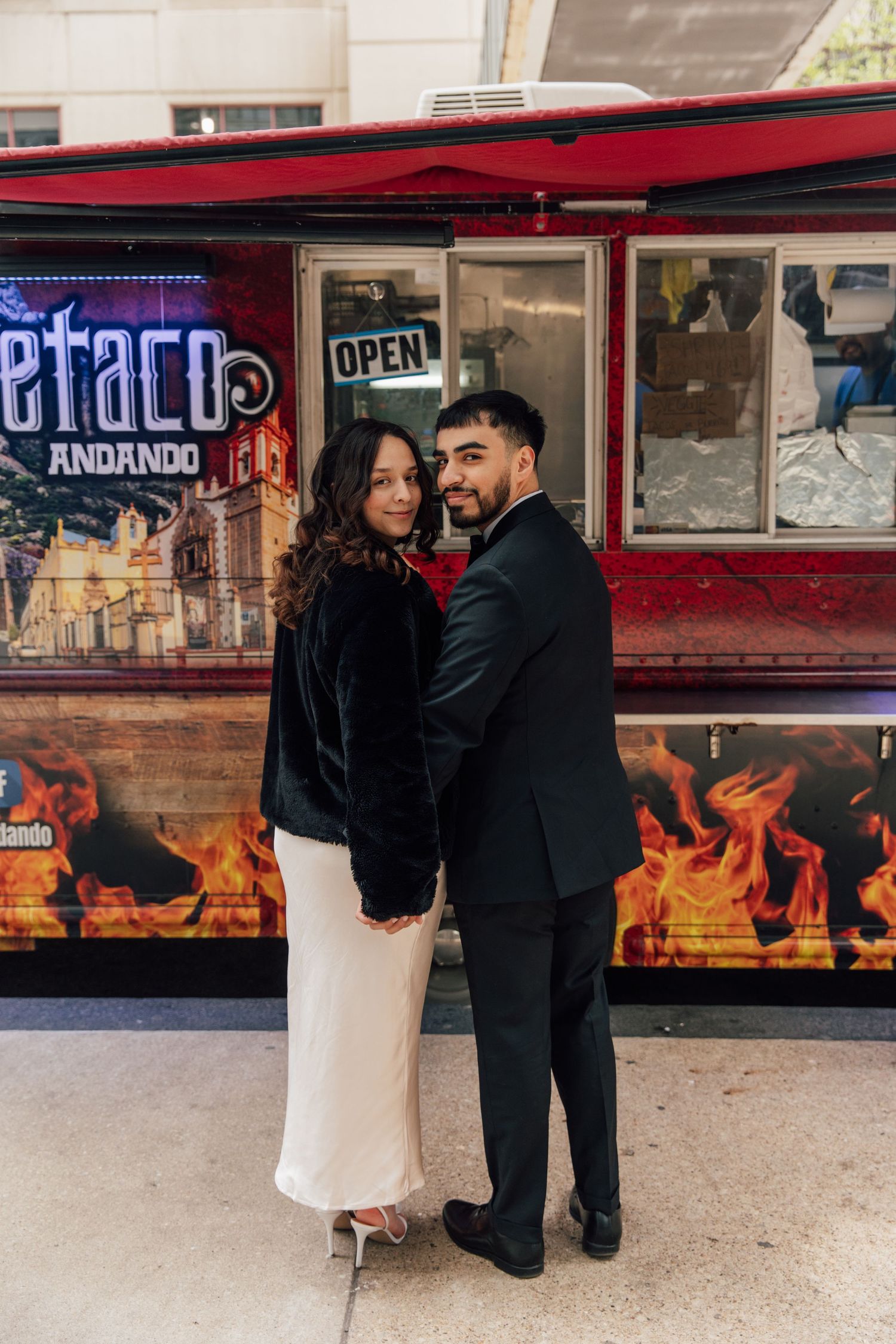 Wedding elopement with food truck downtown chicago