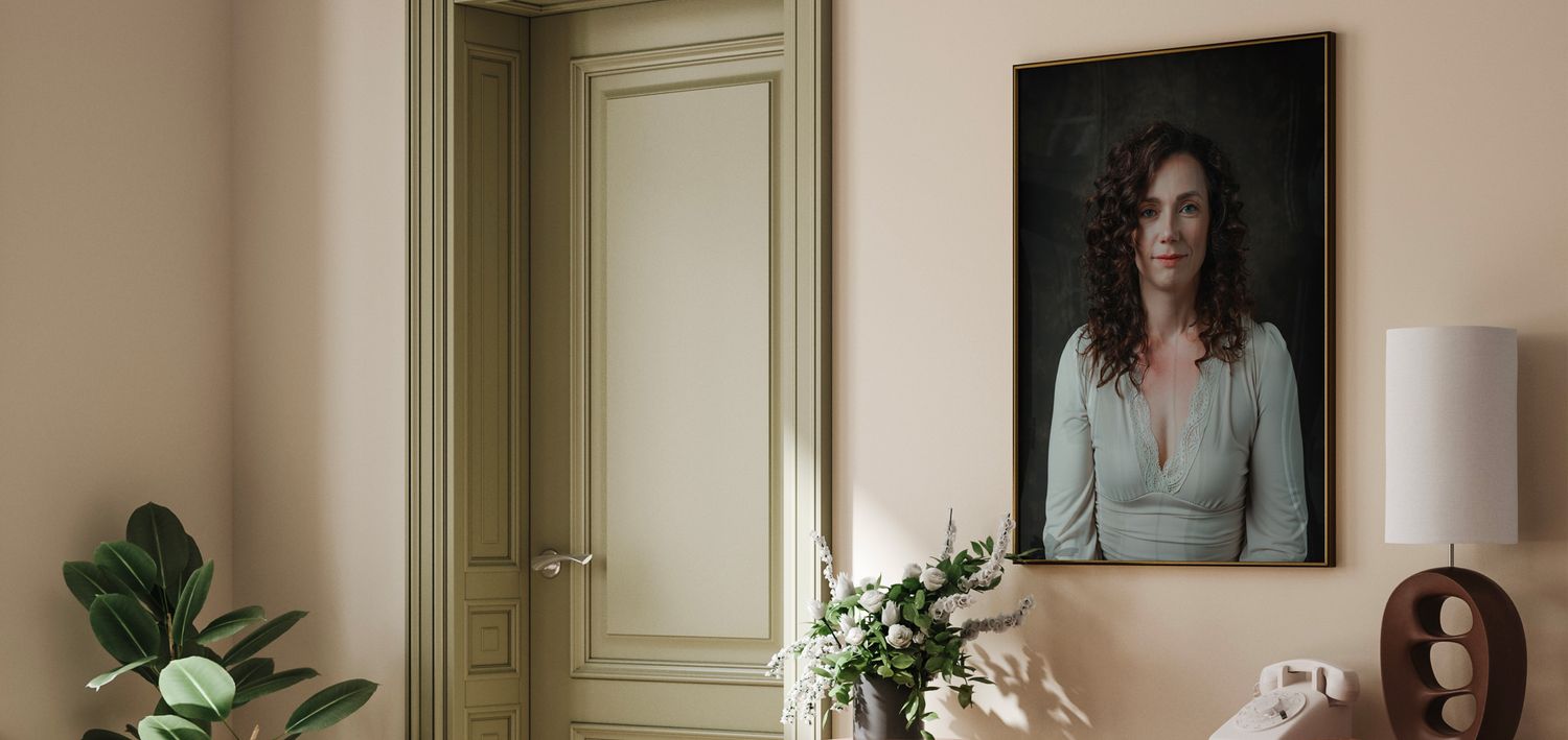 Klassiek portret ingelijst aan de muur