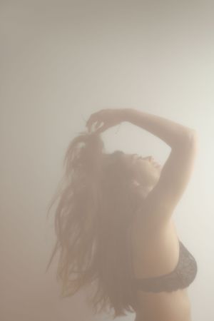 Vrouw in beeld. Puur. Krachtig. Vrouwelijk. Sfeervol. Intiem.