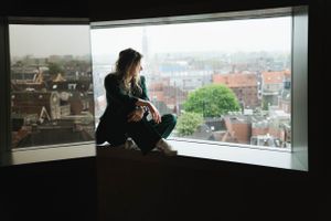 Portret vrouw, creatief portret, reflectie, branding fotografie, zakelijke fotografie.