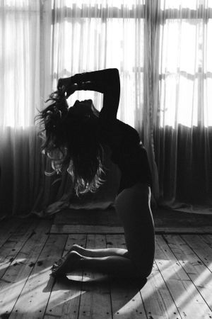 Portret vrouw, creatief portret, zakelijk portret, branding fotografie, boudoir fotografie. Intiem.