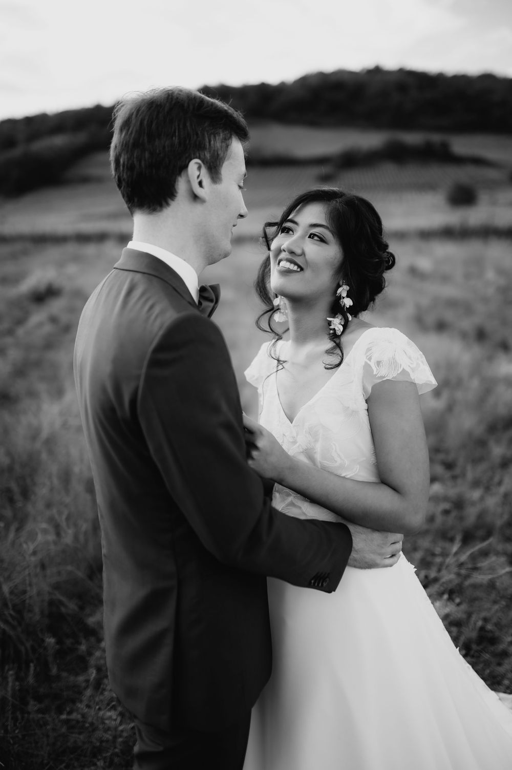 Les sourires des mariés lors de la séance photo de couple.