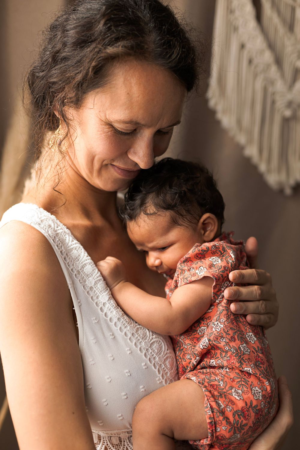photographe femme enceinte nouveau né bébé allaitement naissance bohême naturelle enfant maman et moi séance photo cadeau nouveau né