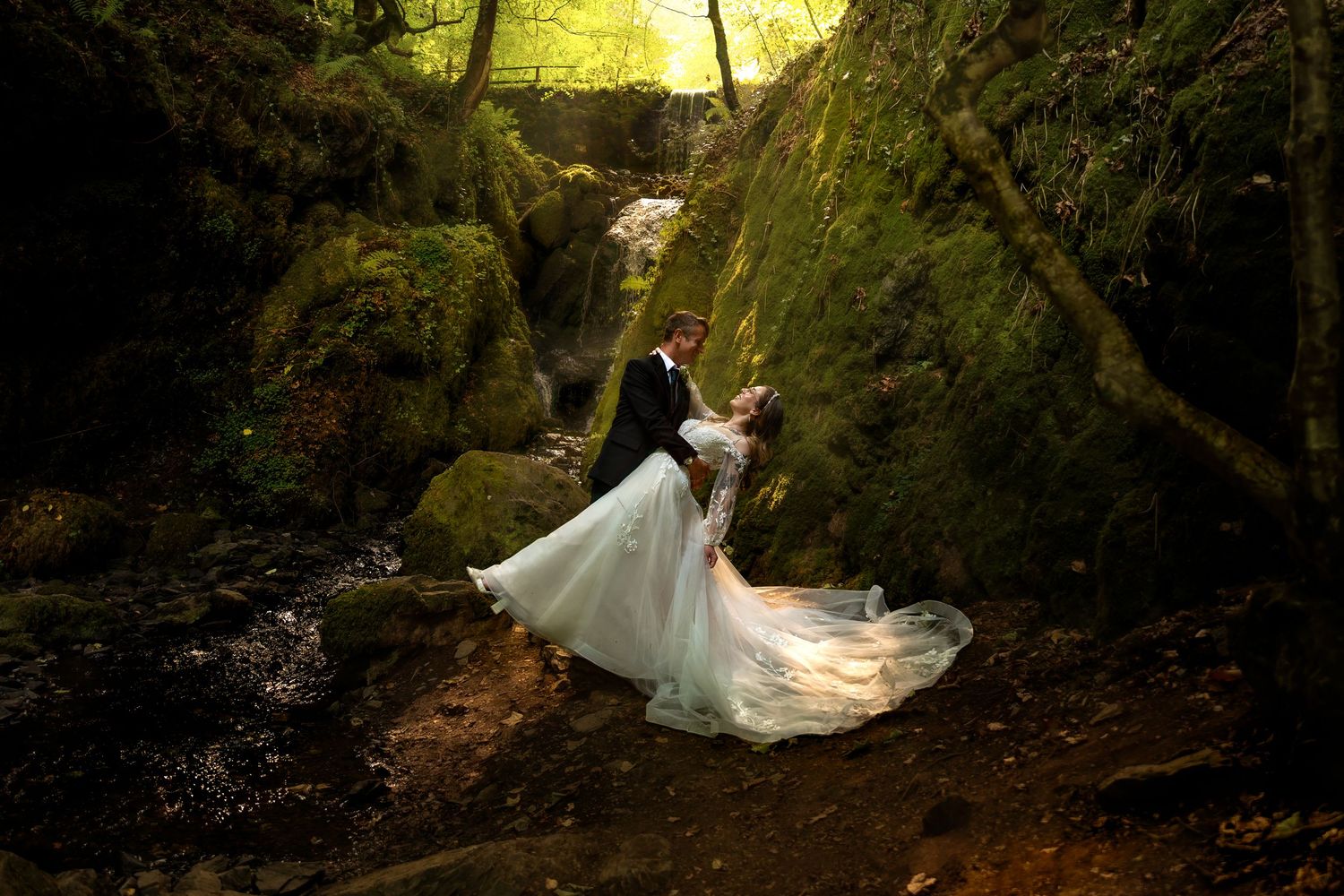 Torquay based wedding photographer, Kayleigh Specter Wedding Photography, specialising in bold and vibrant photos. Covers the South West.