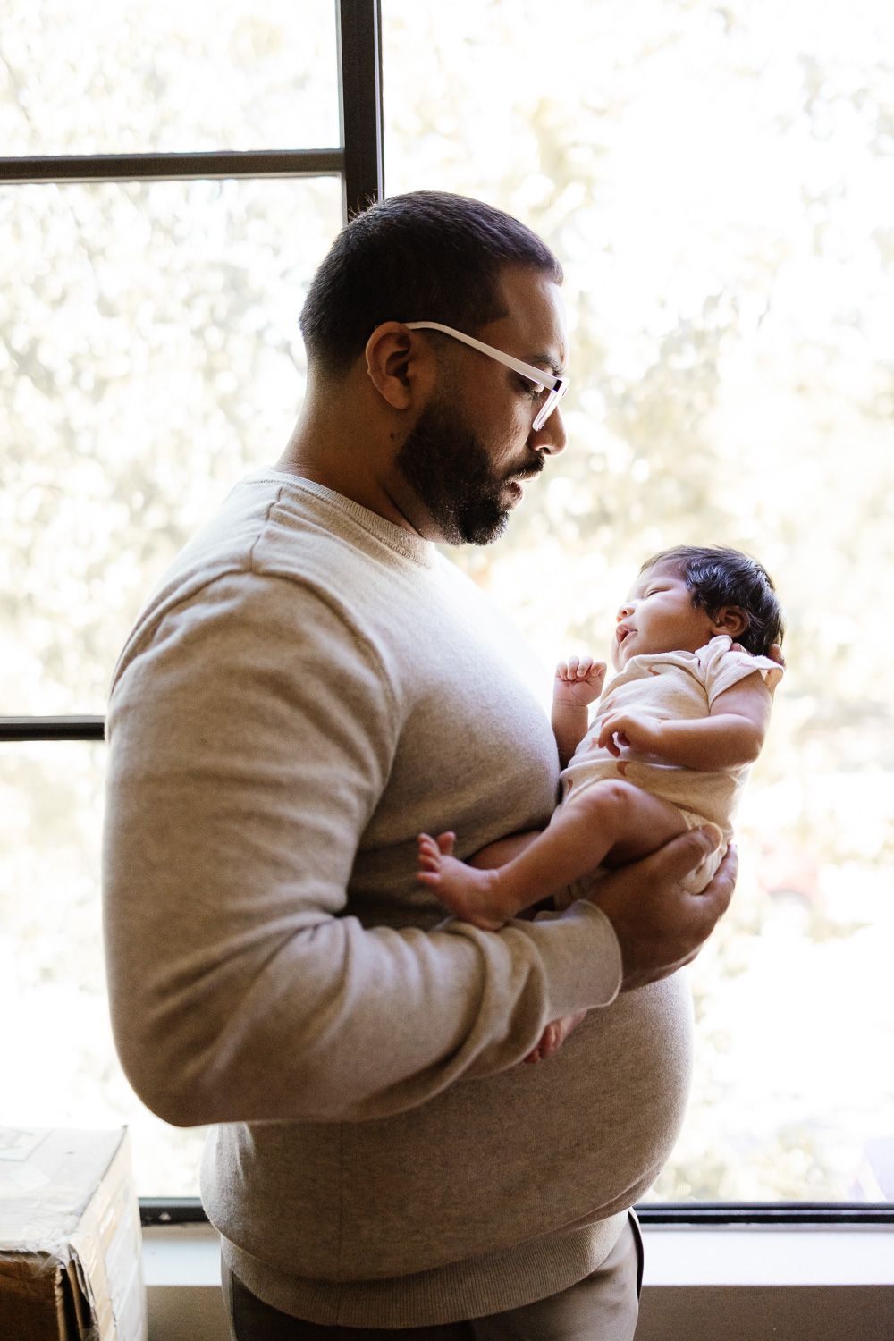 Cindy Tucey Photography captures precious newborn photos in lifestyle newborn photoshoot in San Jose