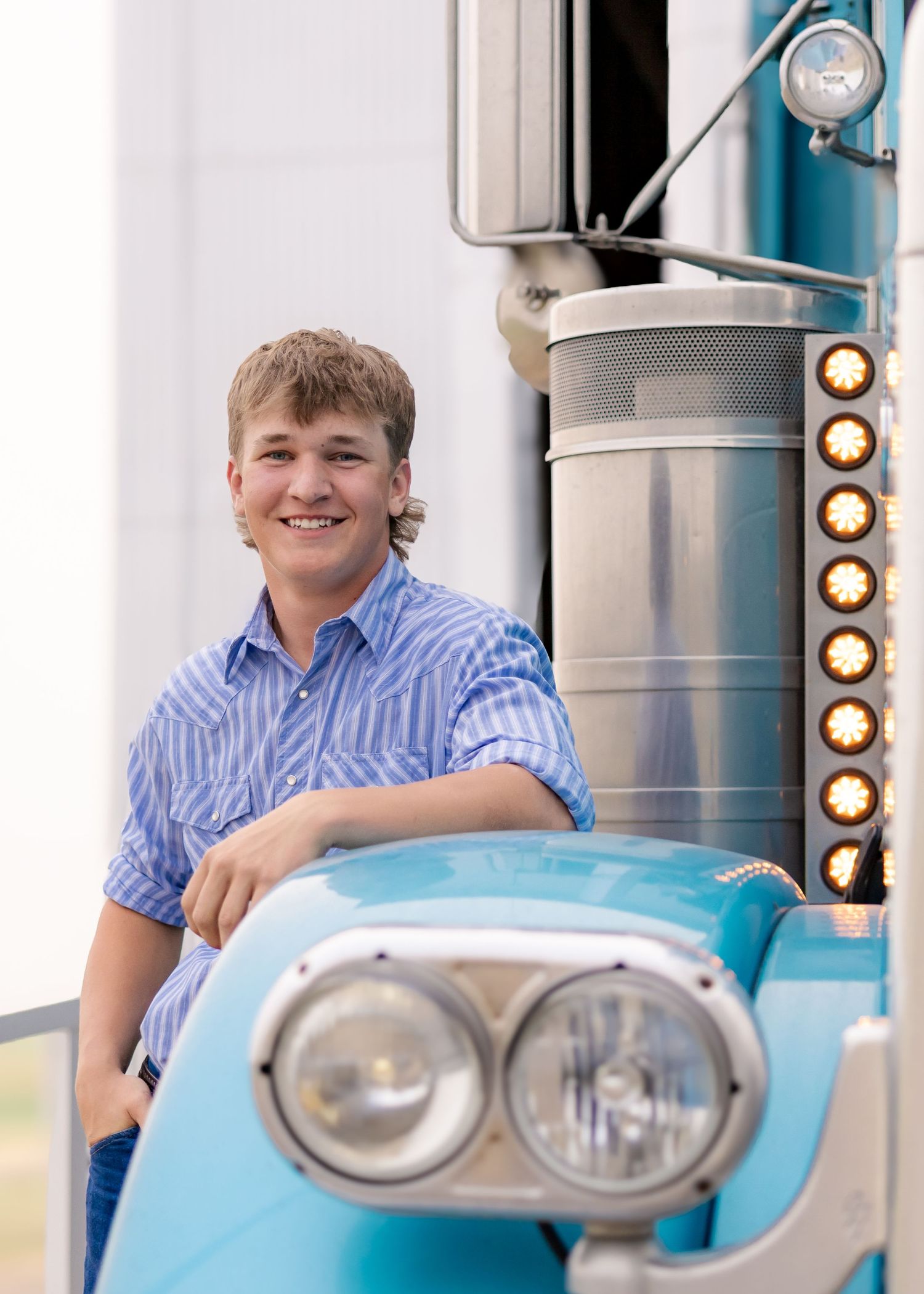 senior portrait photography lifestyle photography senior portrait photographer in Fort Benton Great Falls Highwood Big Sandy Geraldine