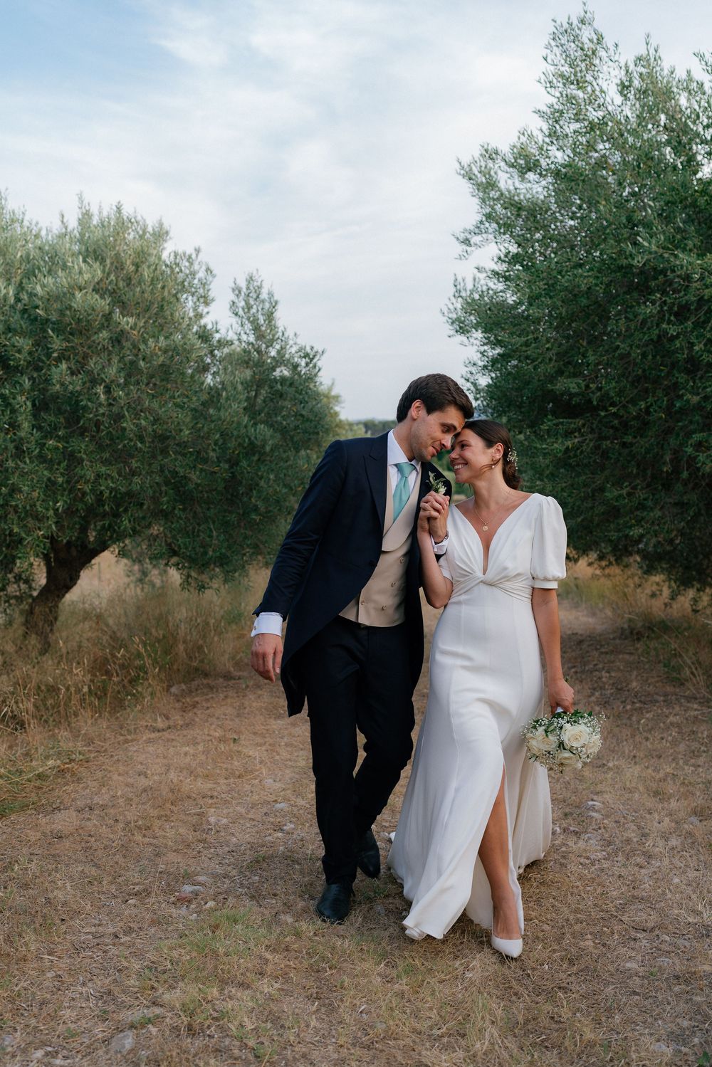 Photo de couple, photo prise lors de la séance couple durant un mariage en Provence à Oullioules