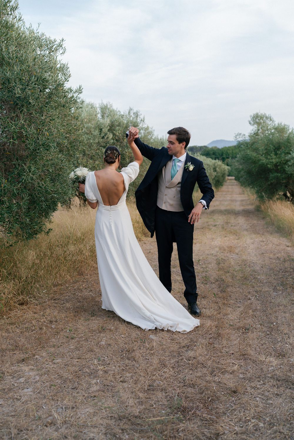 Photo de couple, photo prise lors de la séance couple durant un mariage en Provence à Oullioules