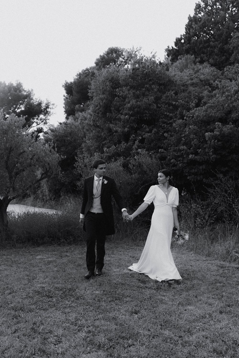 Photo de couple, photo prise lors de la séance couple durant un mariage en Provence à Oullioules