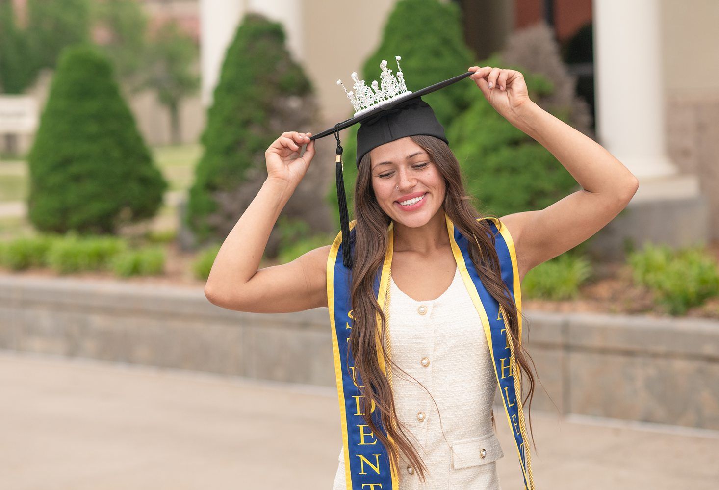 college senior girl portrait session on the OKWU campus by Kristi Bray Photography