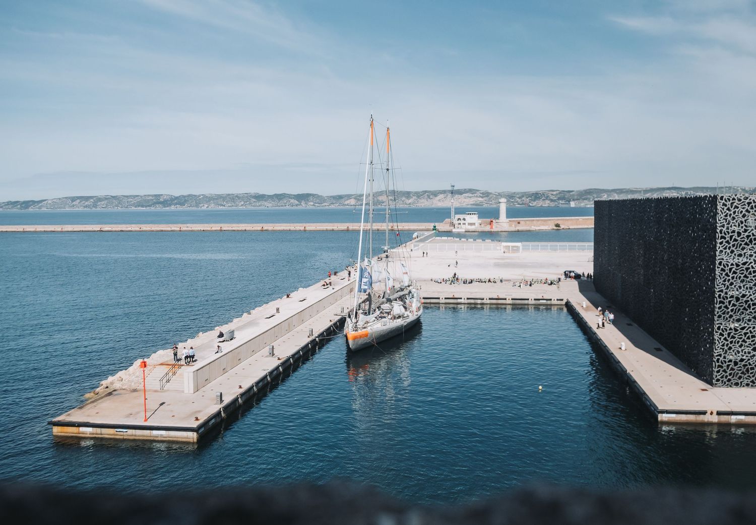 Photo d'un bateau prise dans le port de Marseille