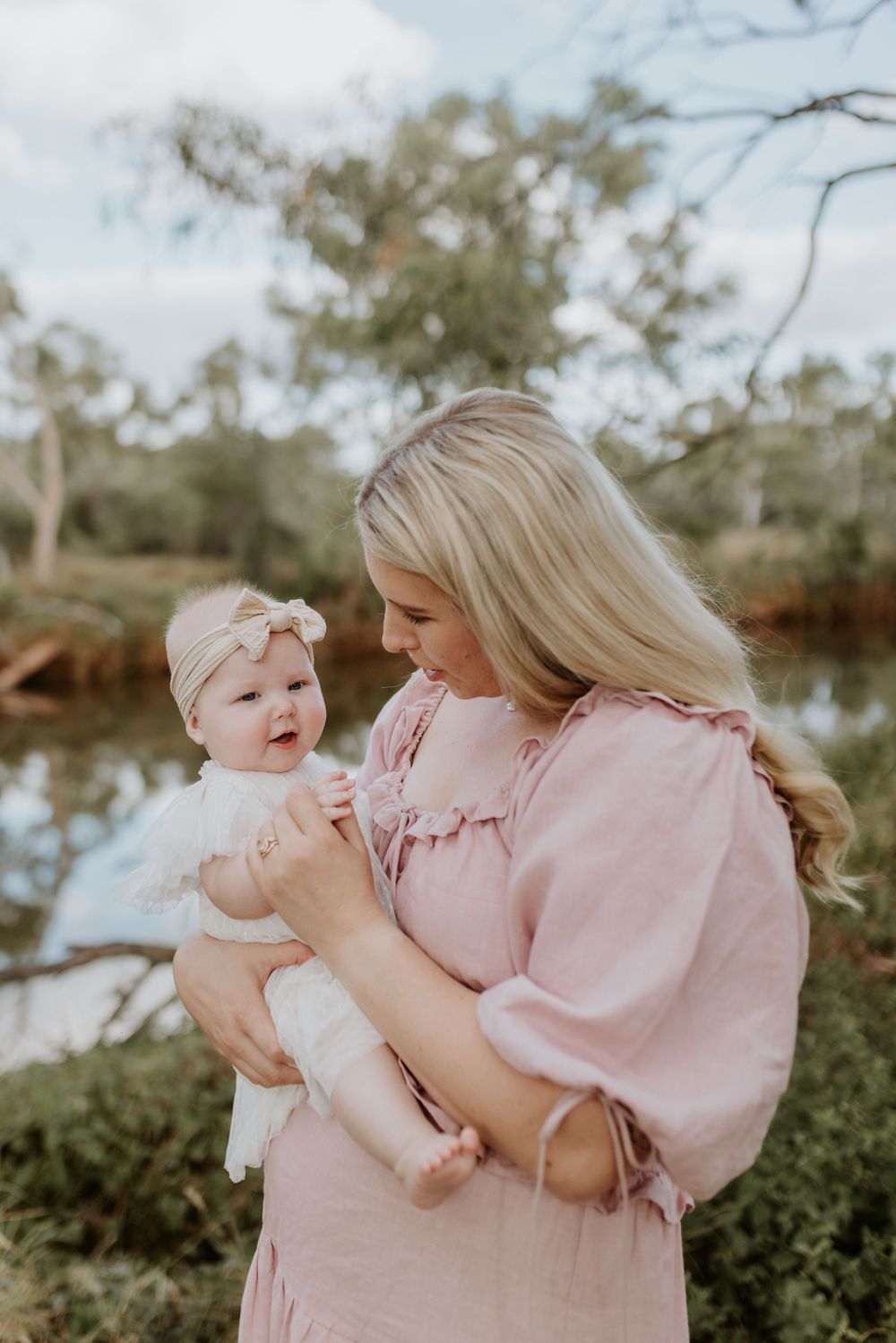 motherhood session in mount isa with river in background