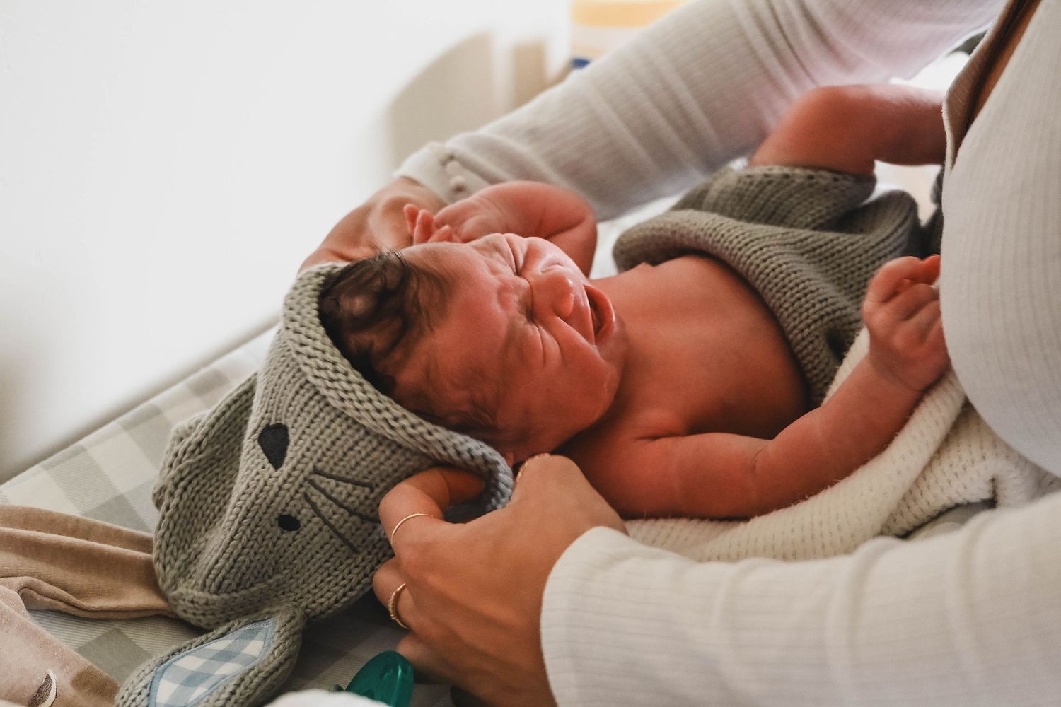 Knit hat on baby during newborn photo shoot near Hudson NY by K. Manchuck Photography