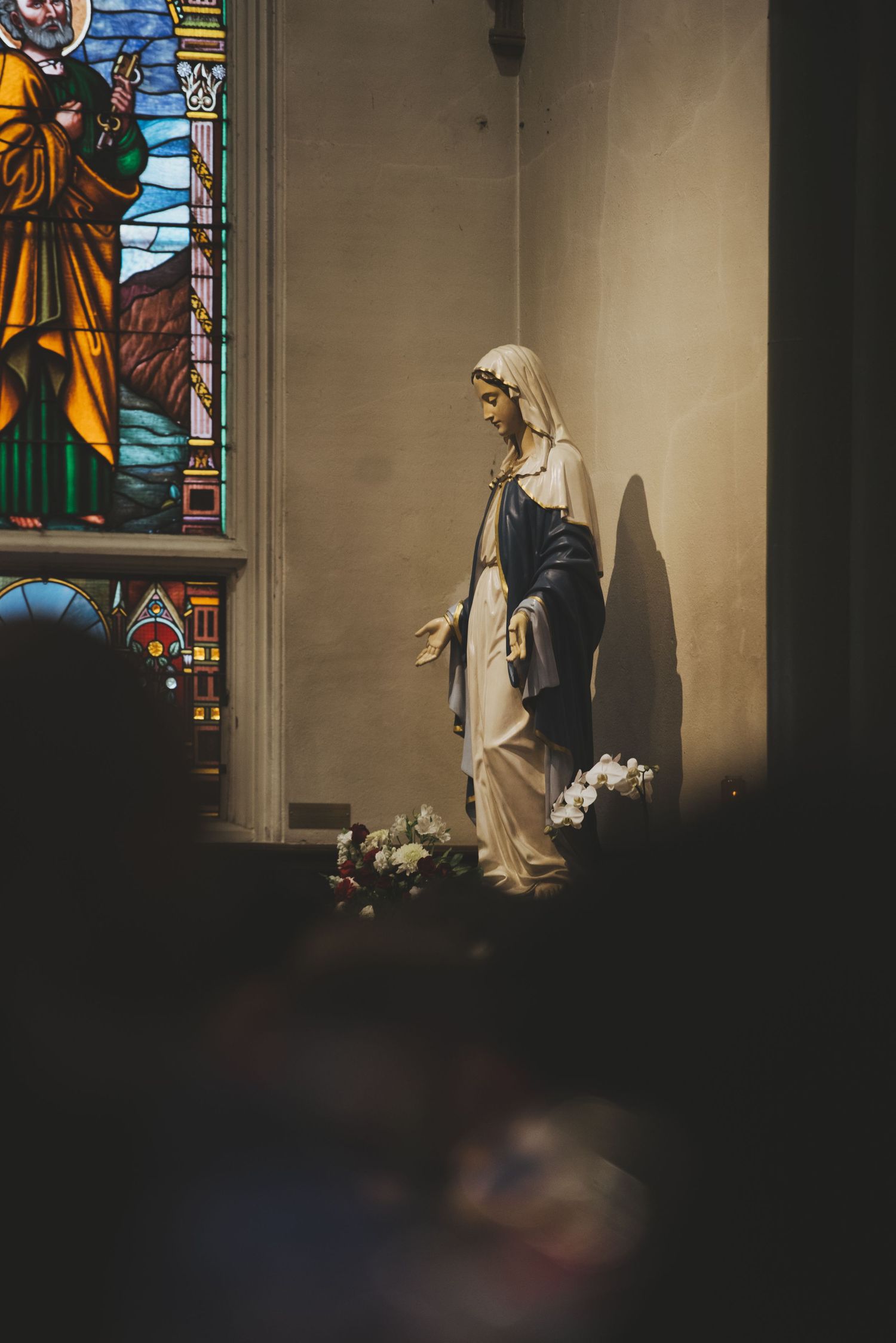 a statue of the virgin mary in st andrew's cathedral in victoria, bc.