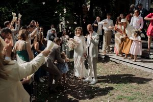 konfeti kāzās, konfeti pēc ceremonijas, ziedu konfeti, ceremonija Rīgā, internacionālas kāzas