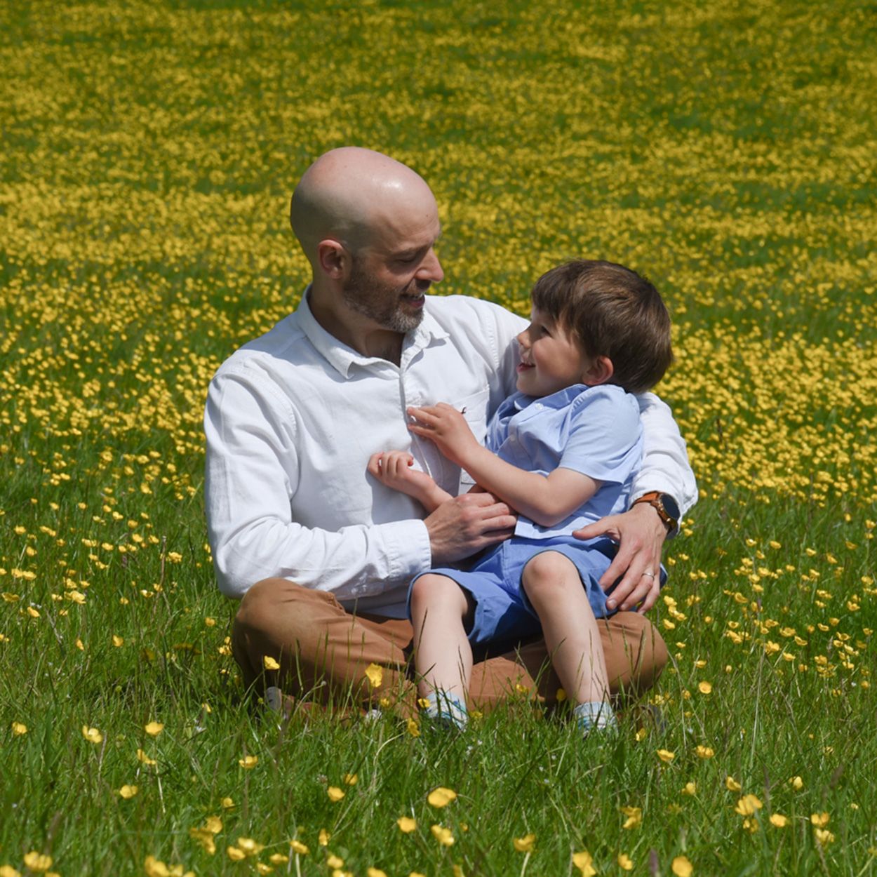 Outdoor family portrait session in Buckinghamshire with relaxed, natural posing by Abigail's Studio