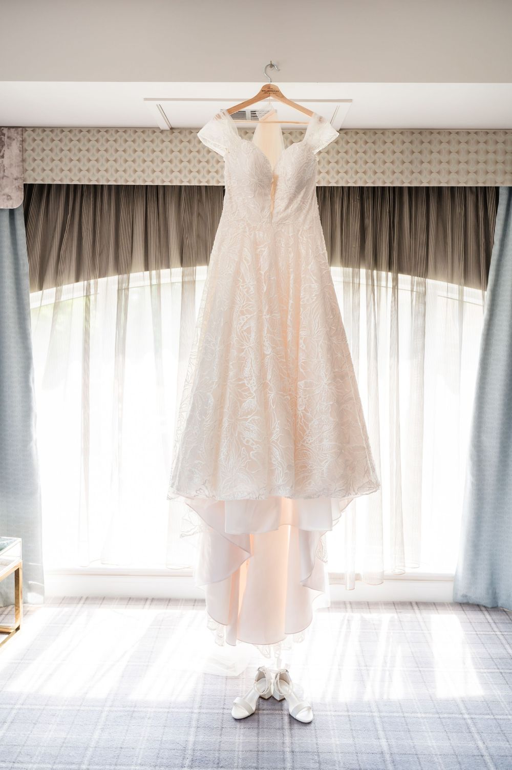 Sheffield wedding photographer. Peak Edge Hotel. Natural moments.