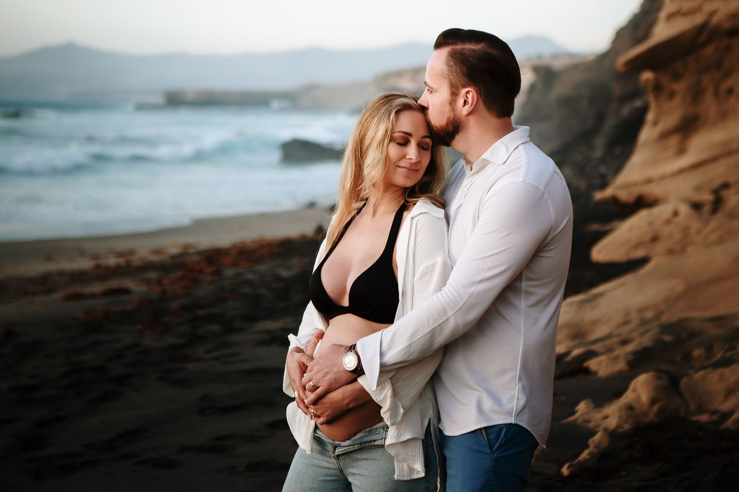 Maternity photoshoot at sunset in La Pared - Pregnancy and family photographer in Fuerteventura and Lanzarote photoFuerte