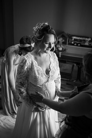 Photographe mariage Bourg-en-Bresse, Ain, Rhône, Jura, Saône-et-Loire. Inspiration mariage. Photos sur le vif. Emotion. Préparatif mariée