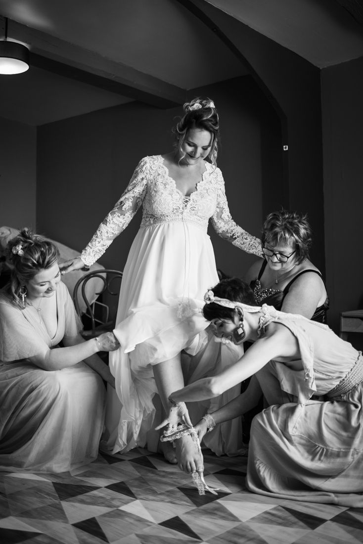 Photographe mariage Bourg-en-Bresse, Ain, Rhône, Jura, Saône-et-Loire. Inspiration mariage. Photos sur le vif. Emotion. Préparatif mariée