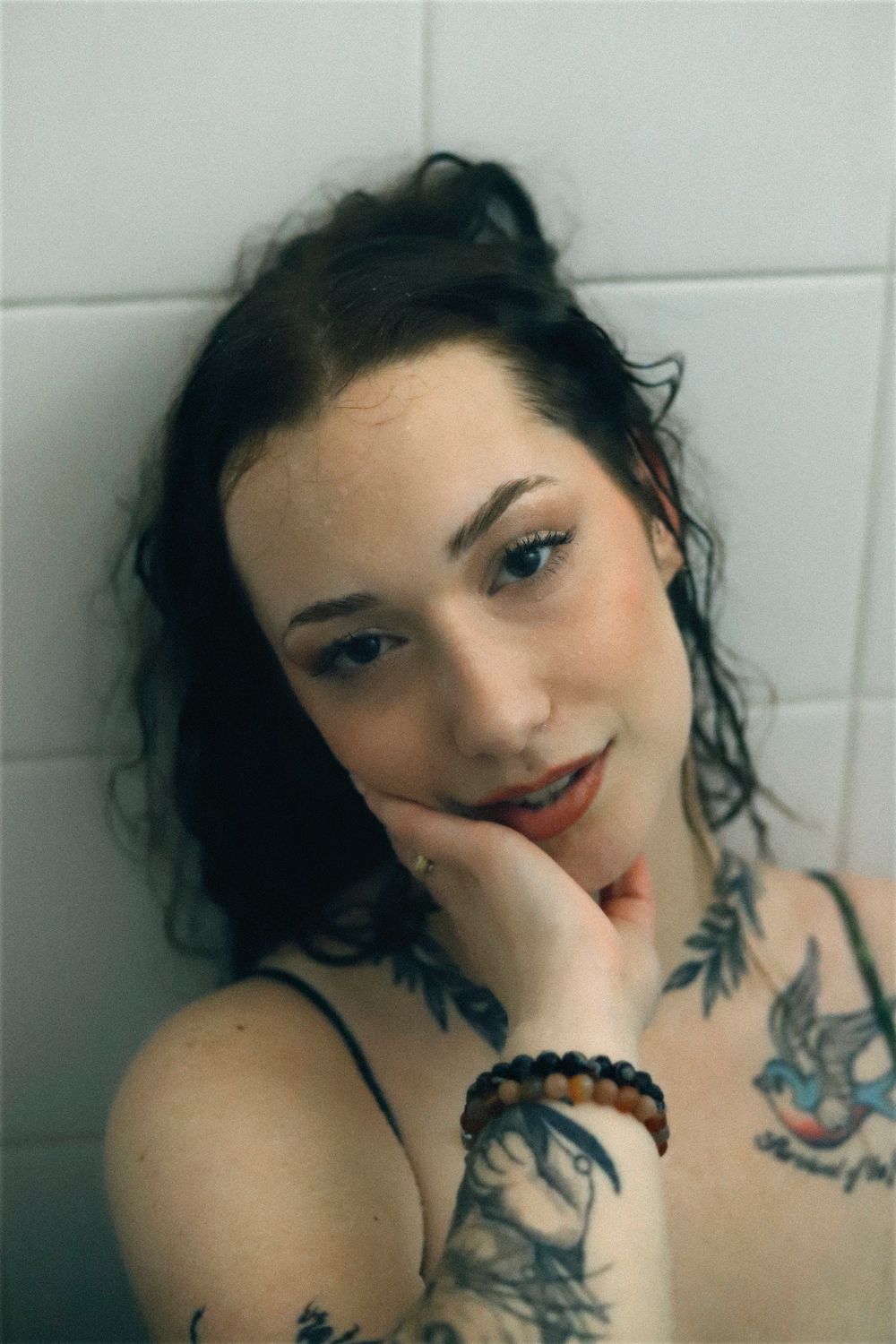 Séance photo par Chaemi Studio, photographe portrait à Montpellier. Shooting créatif dans une ambiance intime, sensuelle et féminine.