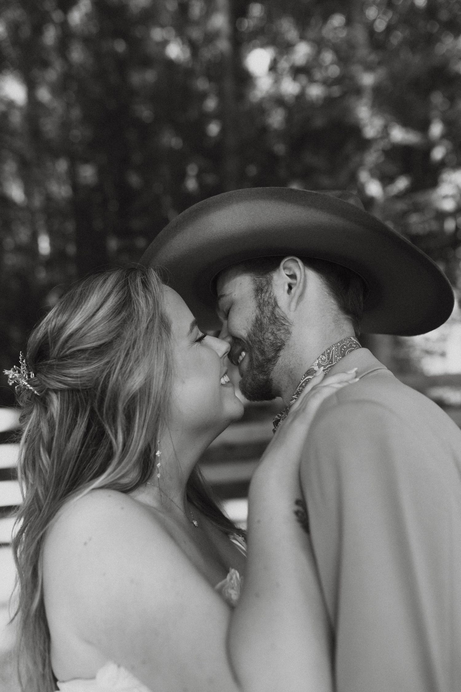 Photograph of bride and groom at the barn at big oak in franklin Georgia