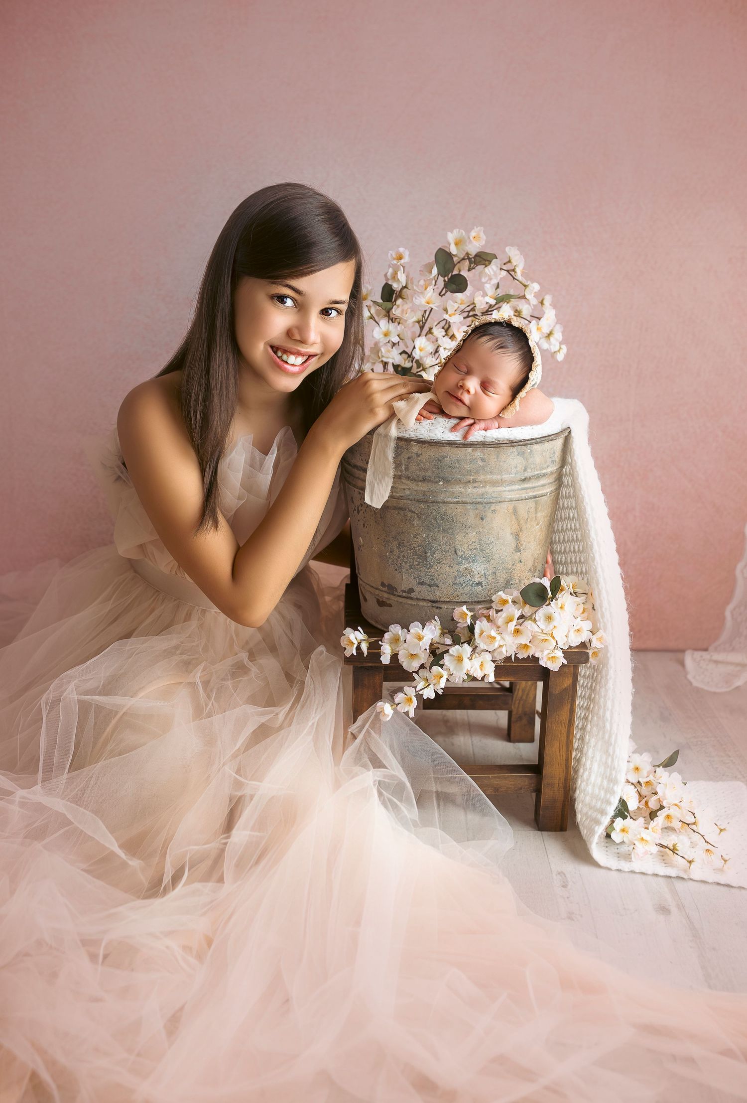 Fotografa de newborn fine art portrait Fotografa infantil en ponce Baby photographer en ponce Hermanas en una imagen Fine Art