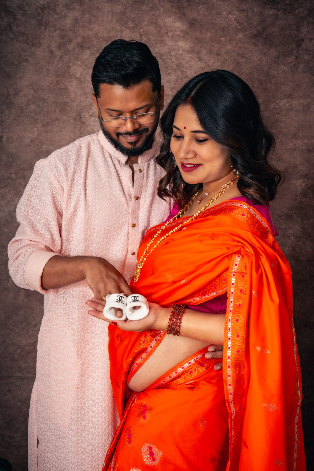 Experience the most elegant maternity photoshoot in Dubai with MohaStudio.
the best maternity photography experiences in Dubai and the UAE