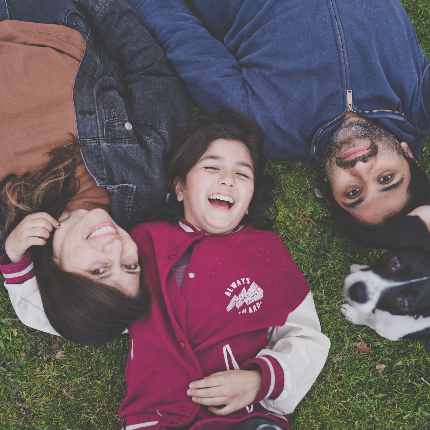 Sesión Fotográfica Bebés, Niños, Familia, Embarazo. Momentos espontáneos, luz natural. Fotografía en Exterior Santiago, Viña del Mar